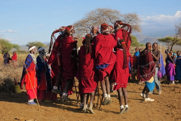 Danseurs maasaïs