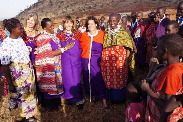 Membres de Terre et Faune et femmes du groupe Wamsoe