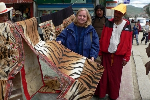 Belinda Wright... Commerce de peaux de félins Belinda Wright....