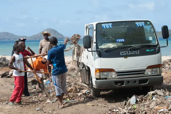 Nettoyage d'une plage
