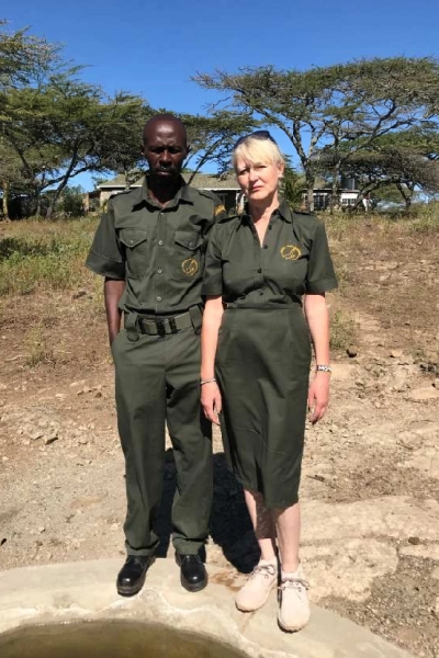 Mylène Trubert, fondatrice de Moyo, et Joseph, observateur des girafes Mylène Trubert et Joseph