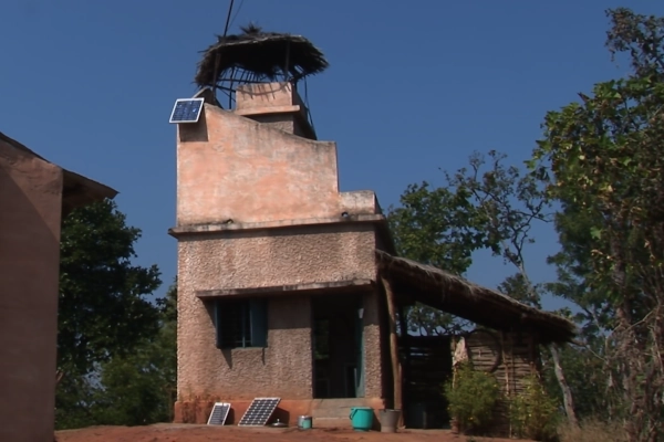 Tour de guêt équipée de panneaux solaires Tour de guêt équipée de panneaux solaires